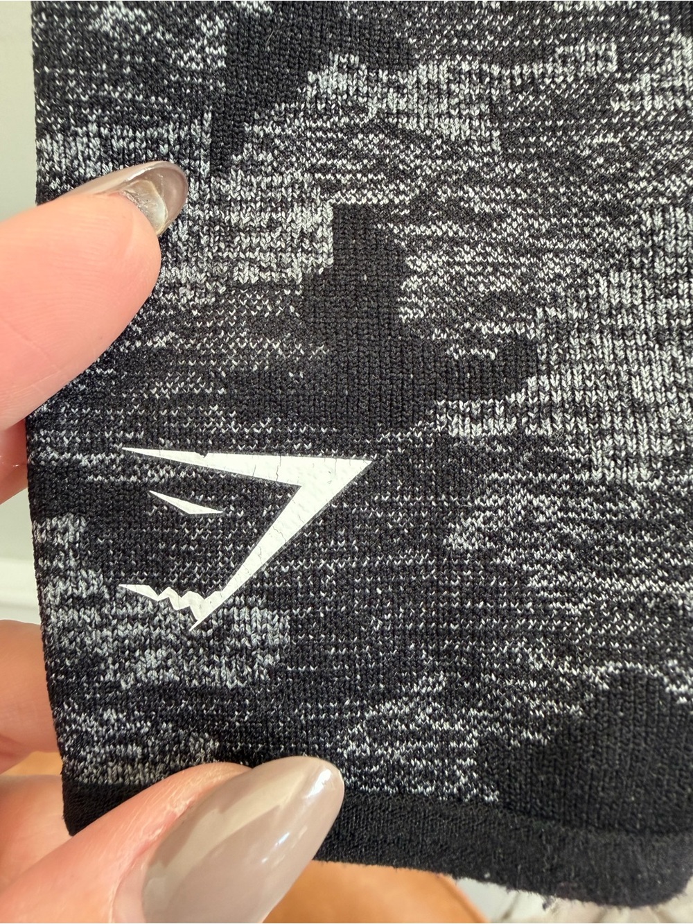 Gymshark Camo Seamless Long Sleeve Crop Top - Picture 2 of 4